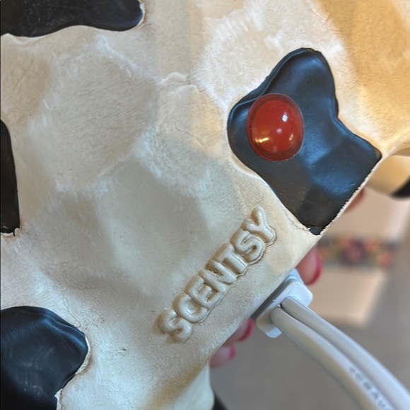 SCENTSY DEJA MOO COW ELECTRIC FULL SIZE WAX WARMER! New! - Picture 4 of 4